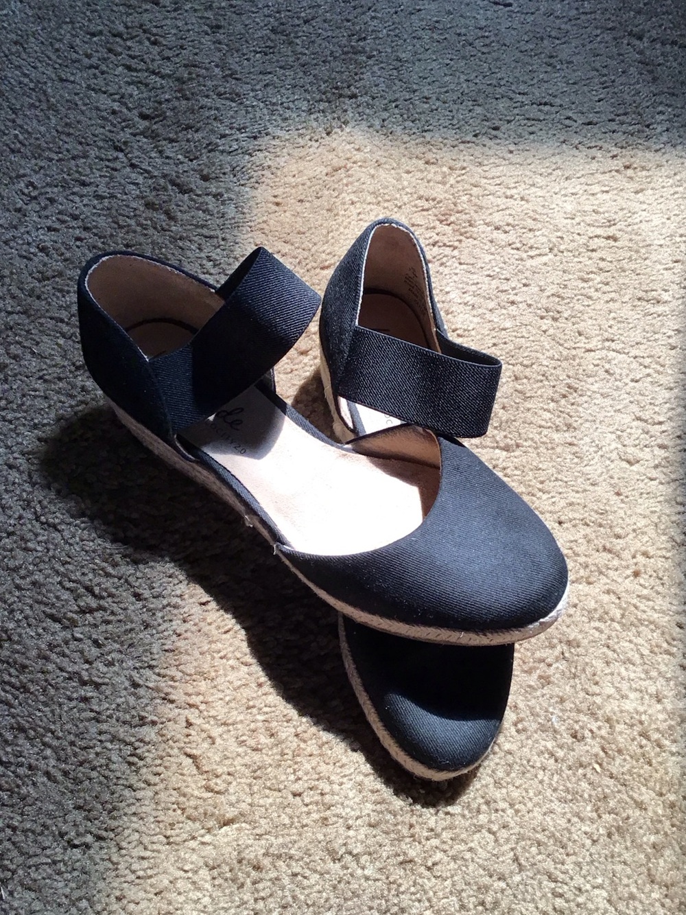 LIFESTRIDE Black espadrille wedge heels w/ankle strap, 7.5